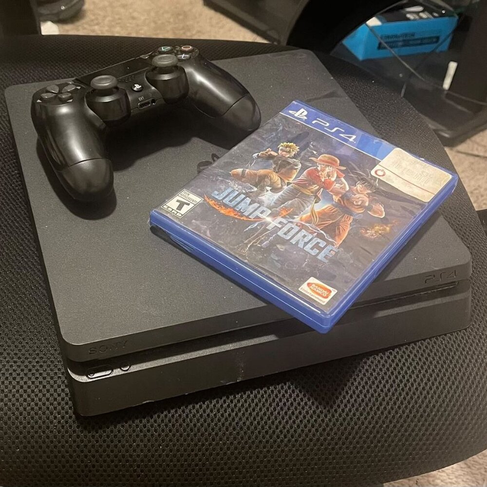 Standard Playstation 4 Slim (Controller, Jump Force)